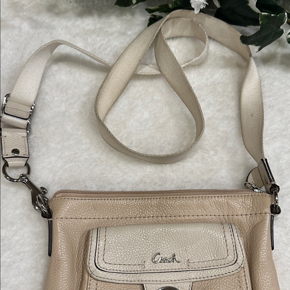 Coach crossbody - Picture 4 of 8